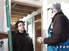 パピと輪姦で成熟したフランスの深刻な sodomisee