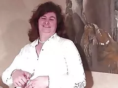 毛膣と大きな古いおばあちゃん